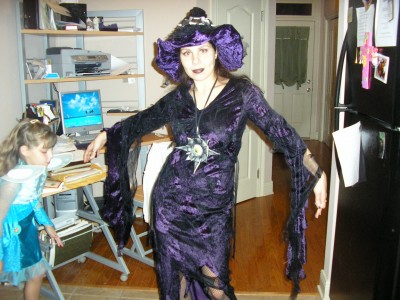 Holly as a witch.....did I spell witch right